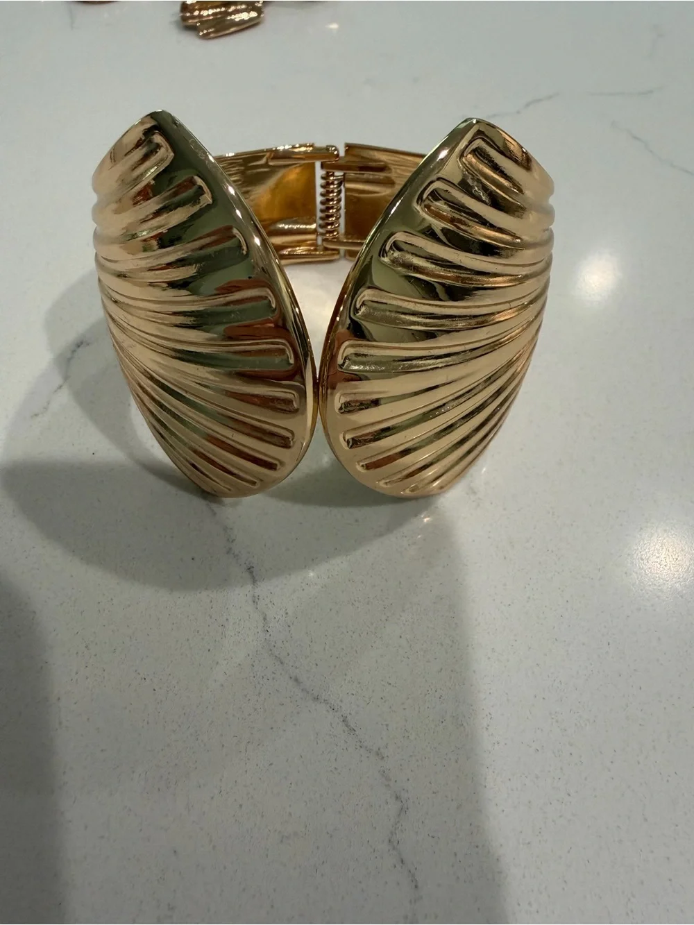 N/A elegant gold
